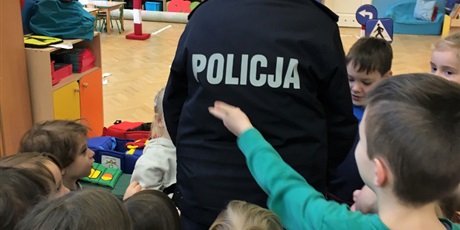 Powiększ grafikę: wizyta-pani-policjant-35327.jpg