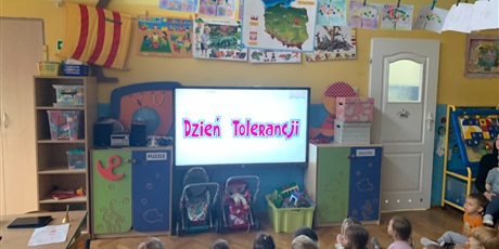 Powiększ grafikę: Dzień Tolerancji w Dolinie Smyków, film edukacyjny